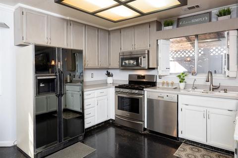 2817 Pinnacles Dr, Modesto, CA 95358 photo 4