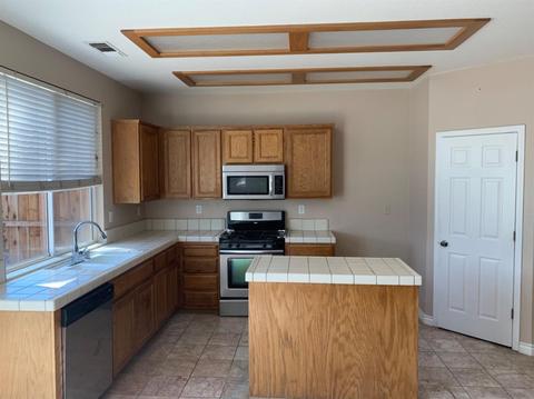 500 Collection St, Modesto, CA 95356 photo 4