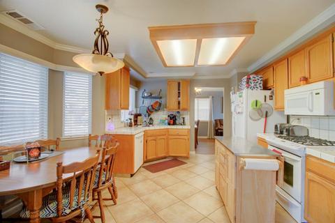 717 Parkston Ct, Modesto, CA 95357 photo 6