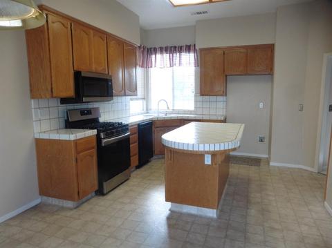 136 Ruess, Ripon, CA 95366 photo 8