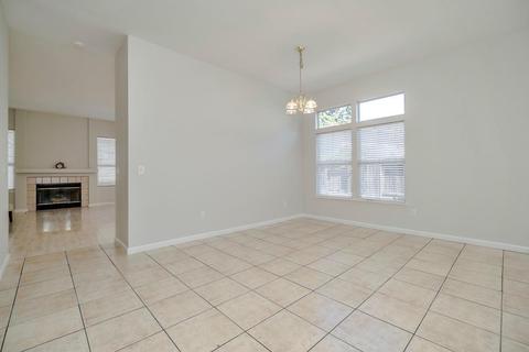 945 Zaragoza St, Davis, CA 95618 photo 4