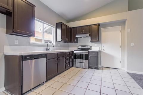 515 Chesterfield Dr, Patterson, CA 95363 photo 11