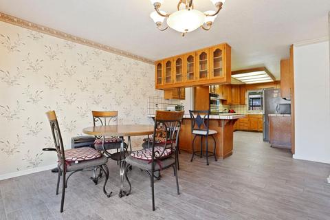 900 Interlaken Dr, Lodi, CA 95242 photo 7