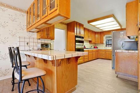 900 Interlaken Dr, Lodi, CA 95242 photo 4