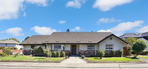 900 Interlaken Dr, Lodi, CA 95242 photo 1