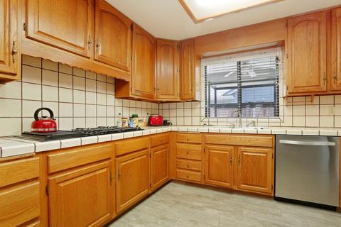 900 Interlaken Dr, Lodi, CA 95242 photo 11