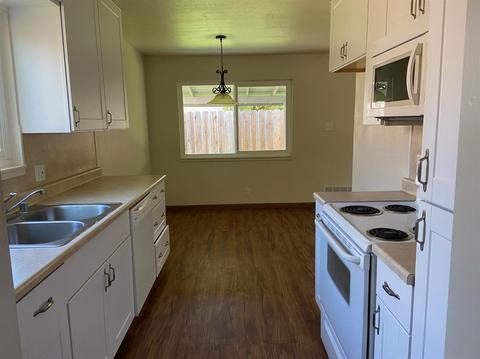 2604 Chester Dr, Modesto, CA 95350 photo 2