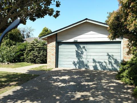 1063 Ebbetts Ave, Manteca, CA 95337 photo 2