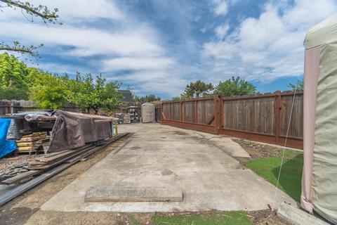 819 E Minnesota Ave, Turlock, CA 95382 photo 23