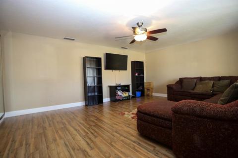 207 Palin Ave, Galt, CA 95632 photo 4