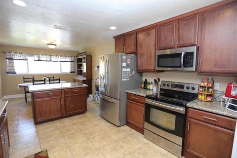 207 Palin Ave, Galt, CA 95632 photo 6