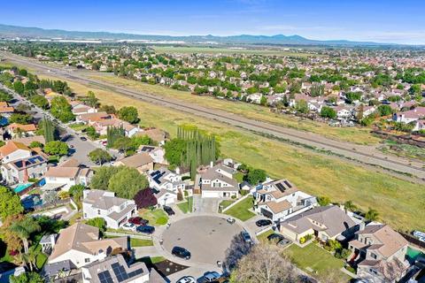 1691 Spring Ct, Tracy, CA 95376 photo 3