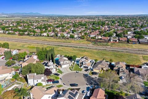 1691 Spring Ct, Tracy, CA 95376 photo 2