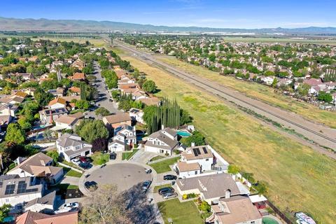 1691 Spring Ct, Tracy, CA 95376 photo 4