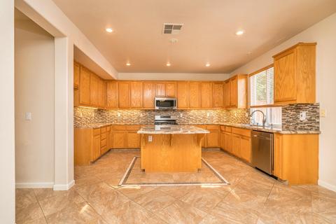 593 Summer Ln, Tracy, CA 95377 photo 2