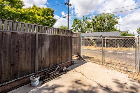 2121 Regent Ct, Modesto, CA 95350 photo 23