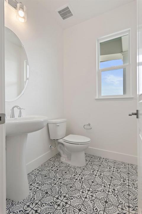 770 W Main St, Winters, CA 95694 photo 4