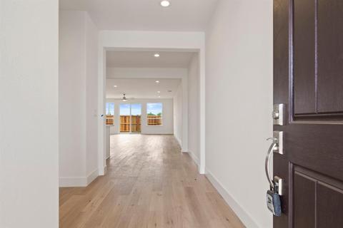 770 W Main St, Winters, CA 95694 photo 2