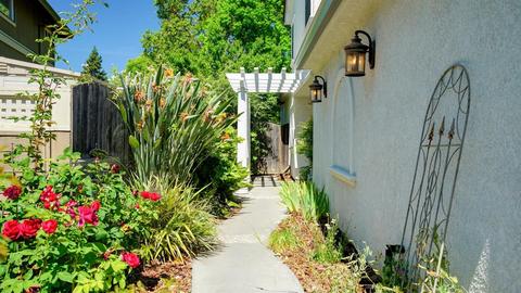 1023 Hacienda Ave, Davis, CA 95616 photo 2