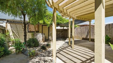 455 Benjamin Pl, Manteca, CA 95337 photo 4