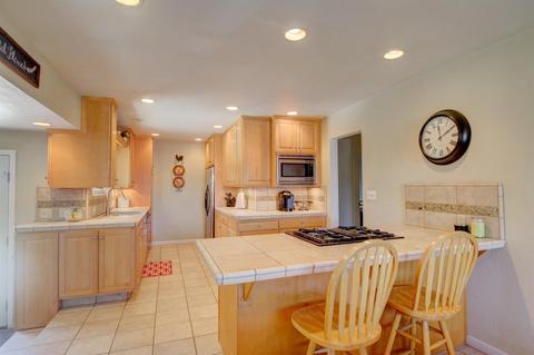 1230 Armstrong Dr, Manteca, CA 95336 photo 4