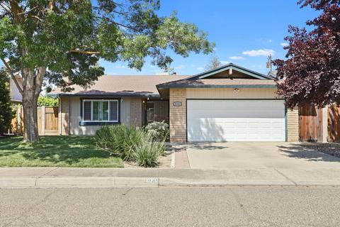 1945 Rohrer Dr, Turlock, CA 95382 photo 2