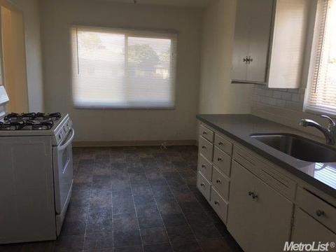 2023 Glendale Ave, Modesto, CA 95354 photo 2