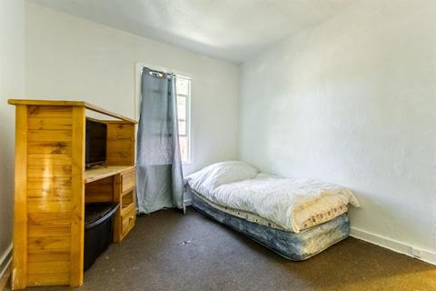 1504 Pearl St, Modesto, CA 95350 photo 16
