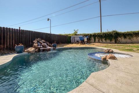 562 Libby Ln, Lathrop, CA 95330 photo 1