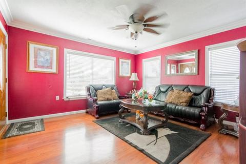 621 Leon Ave, Modesto, CA 95351 photo 4