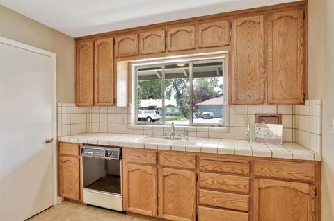 237 E Robinhood Dr, Stockton, CA 95207 photo 11