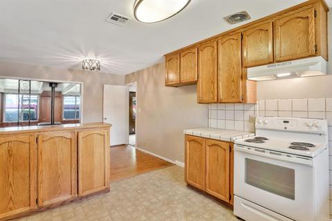 237 E Robinhood Dr, Stockton, CA 95207 photo 7