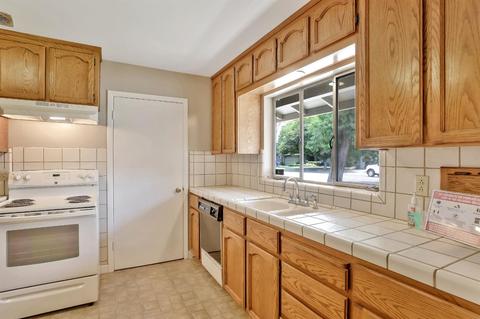 237 E Robinhood Dr, Stockton, CA 95207 photo 9