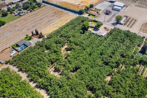 819 S Commons Rd, Turlock, CA 95380 photo 4