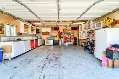 1307 Paradise Rd, Modesto, CA 95351 photo 5