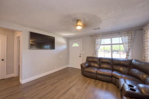 8805 Smith St, Patterson, CA 95363 photo 11