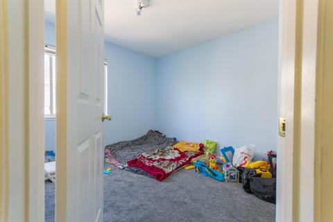 737 Parkston Ct, Modesto, CA 95357 photo 30