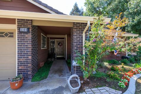 2208 Crocker Ln, Modesto, CA 95358 photo 2