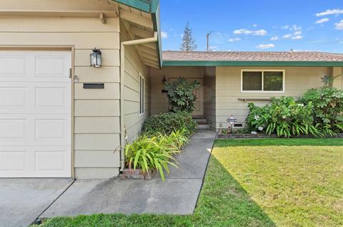 6312 Hilltop Dr, Carmichael, CA 95608 photo 2