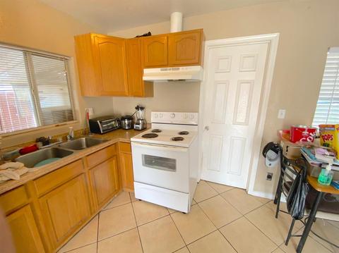 1033 Beverly, Modesto, CA 95351 photo 5