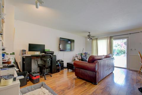 1622 Augusta Ct, Modesto, CA 95350 photo 4