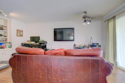 1622 Augusta Ct, Modesto, CA 95350 photo 5