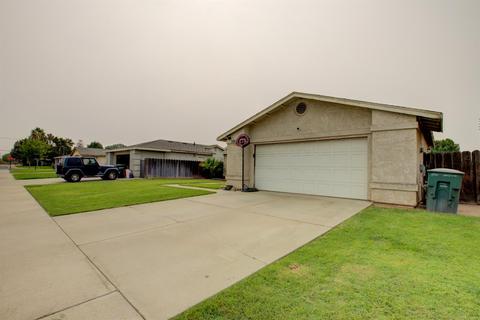 3912 Hollywood Dr, Ceres, CA 95307 photo 2