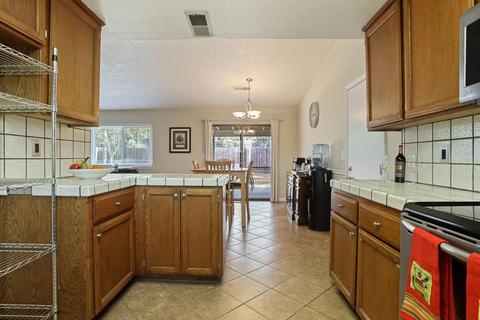 400 Roxanne Dr, Patterson, CA 95363 photo 10