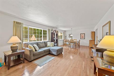 5600 Kiva Dr, Carmichael, CA 95608 photo 9