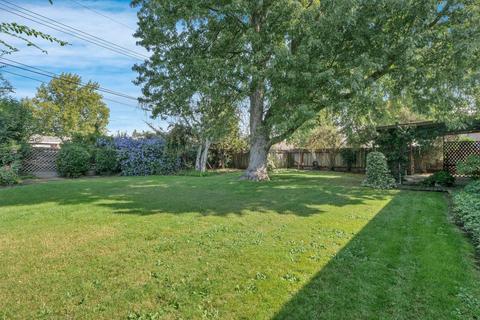521 Park St, Lodi, CA 95240 photo 2