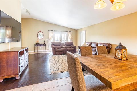 2336 Scenic Dr, Modesto, CA 95355 photo 8