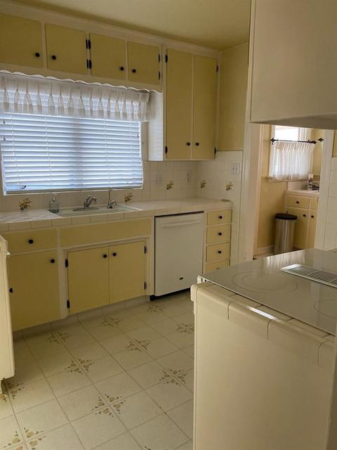 539 Locust St, Modesto, CA 95351 photo 4