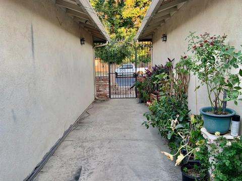 207 Redbud Ln, Modesto, CA 95354 photo 3
