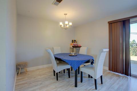 1809 Hunt Ave, Modesto, CA 95350 photo 9